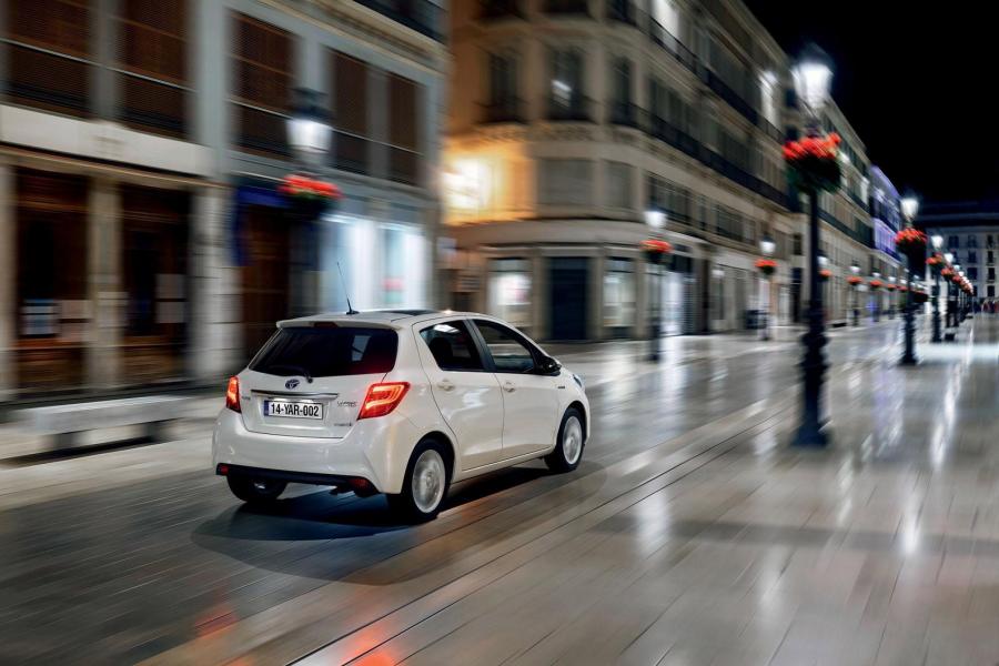  Toyota Yaris Hybrid 2014 года  (фото 22 из 29)